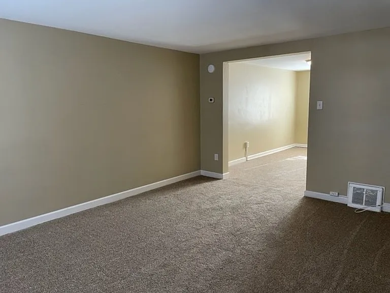 2335 Kensington St — Photo 2