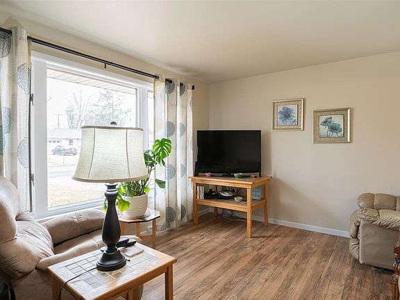 3rd image of 5332 N Stephen Dr