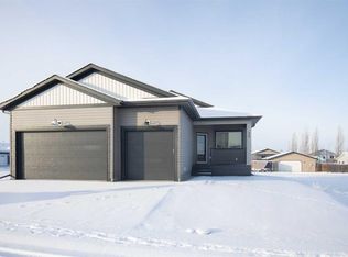32 E Sunrise Cres N, Three Hills, AB T0M2A0