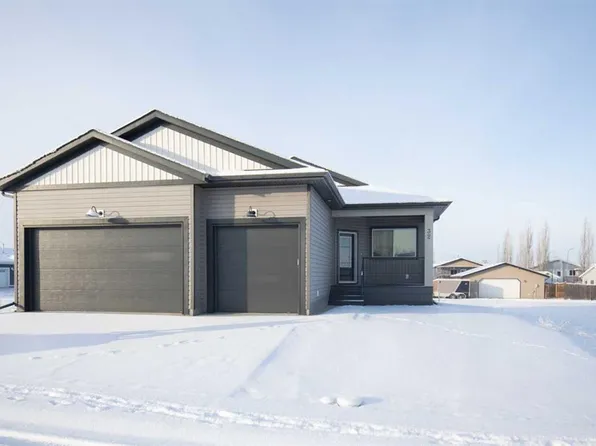 32 E Sunrise Cres N, Three Hills, AB T0M 2A0
