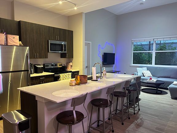 4th image of 1425 N Dunn St #1143