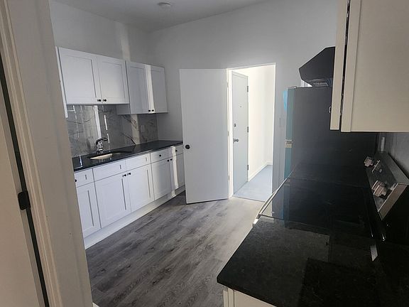 2nd image of 25 Riverview Pl #5&6