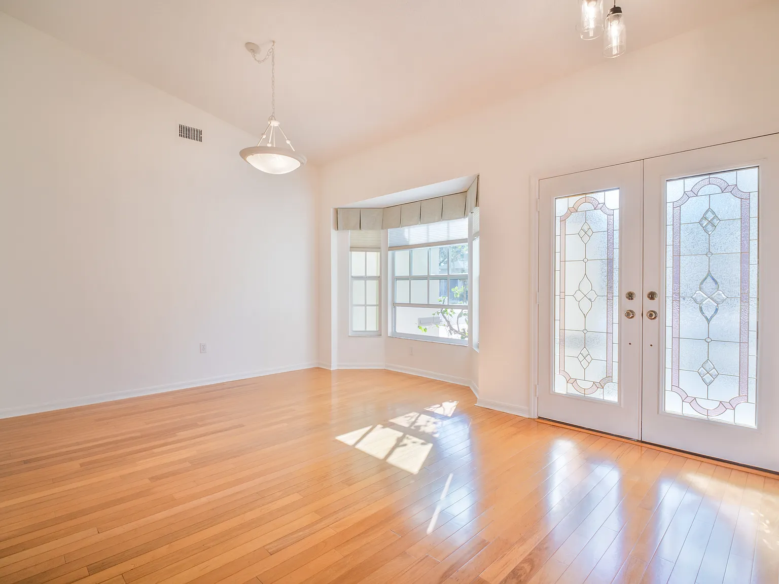 3 bed, 1820 sqft, $2,800 — Photo 2