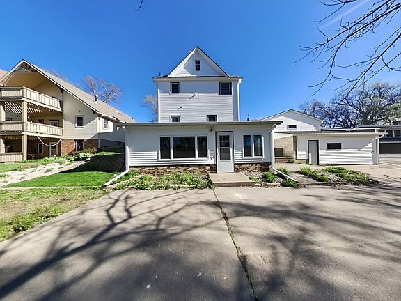 2nd image of 1017 Pine St