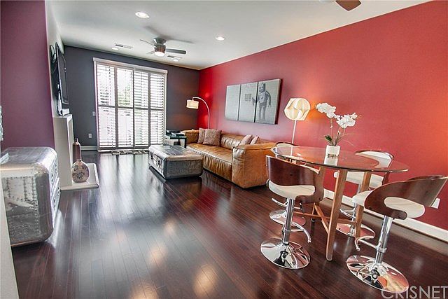 1st image of 10609 Bloomfield St #302