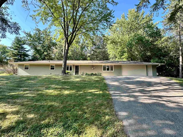 W11066 Lake Point Dr, Lodi, WI 53555