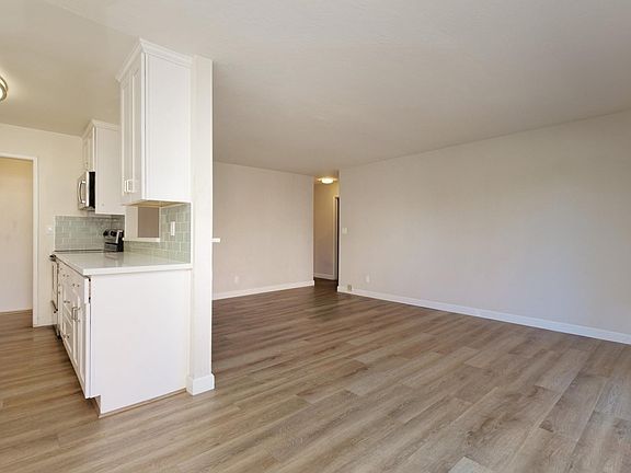 4th image of 320 Park View Ter APT 101