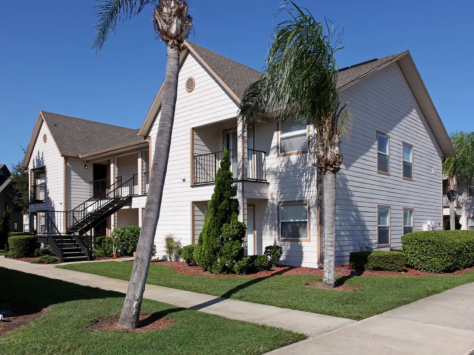 Ravenwood Apartments — Photo 1