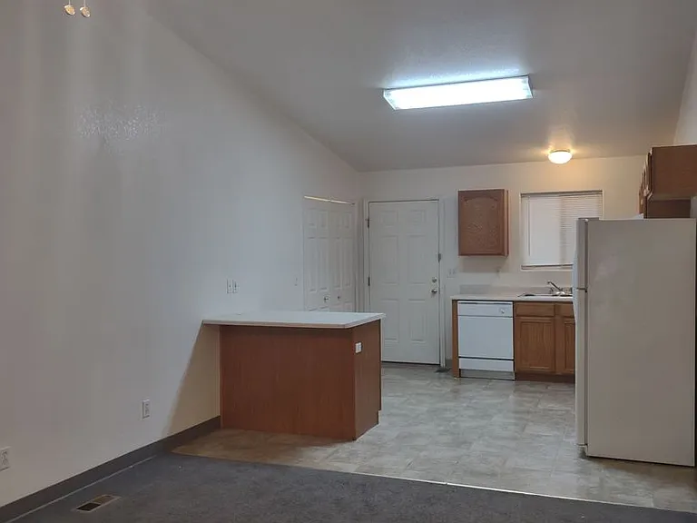 1700 N Reading Ave — Photo 3