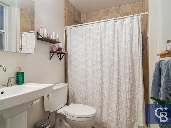 2nd image of 1629 N Clybourn Ave #1
