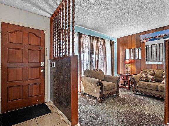 3rd image of 83 Wayside Dr