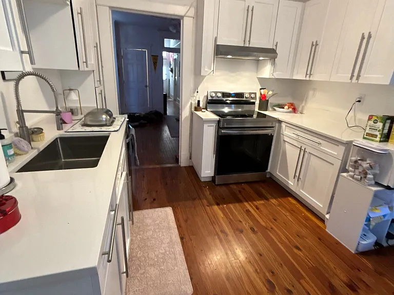 915 Abercorn St — Photo 2