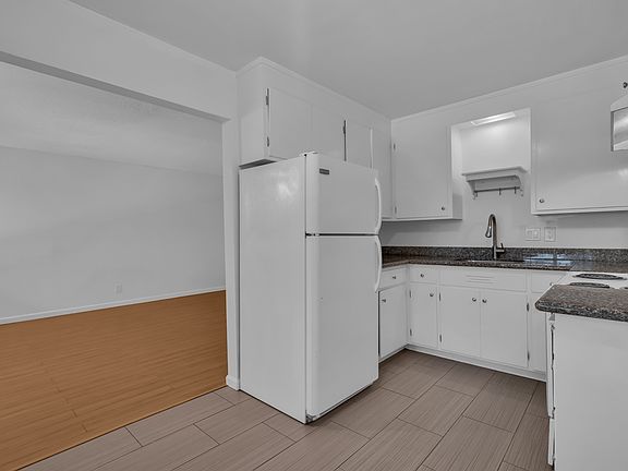 3rd image of 945 Kearney St