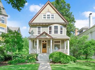 128 Wesley Ave, Oak Park, IL 60302