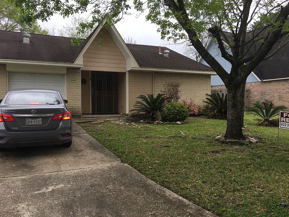 another view of the front of the house