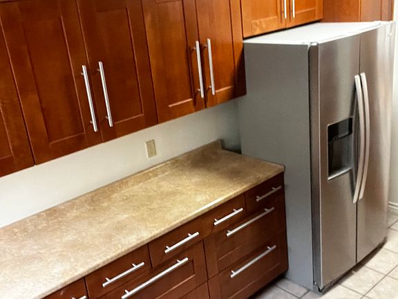 4th image of 1444 N Fuller Ave APT B