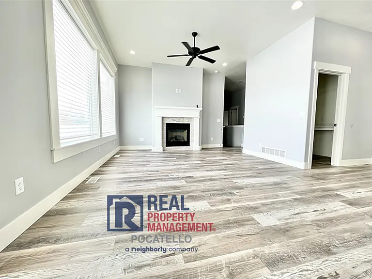 1620 Petersburg Dr — Photo 11