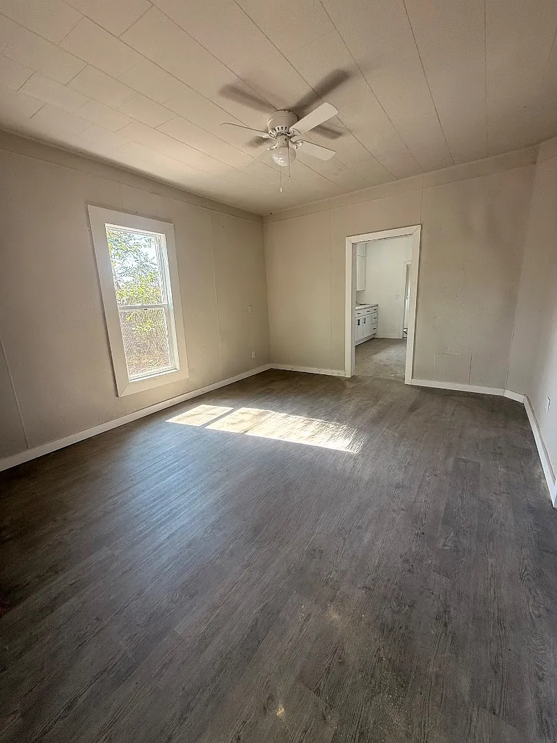 914 Missouri Ave — Photo 2