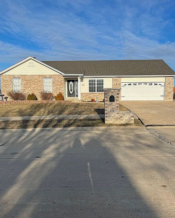 1st image of 215 Meadow Crest Dr