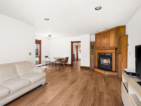 5th image of 317 S 88th Ave W