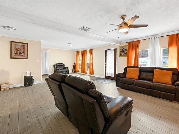 4th image of 531 E Delz Dr