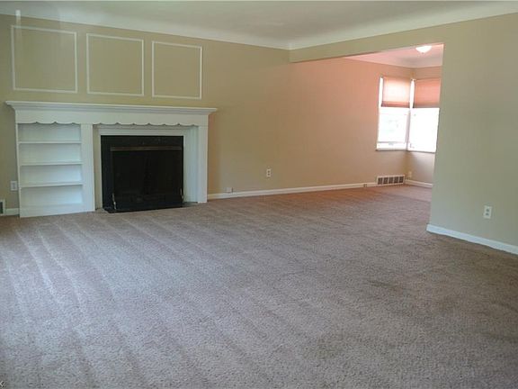 4th image of 27120 Parkwood Dr