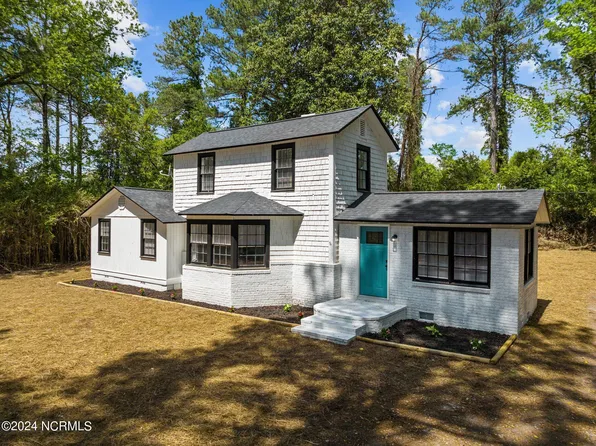 130 E New England Avenue, Pinebluff, NC 28373