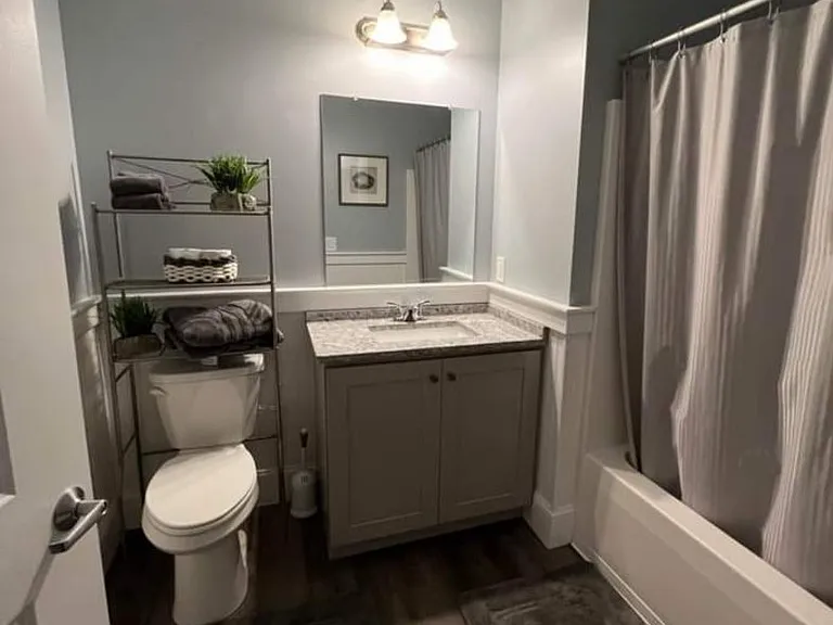 2 BR w/den bathroom