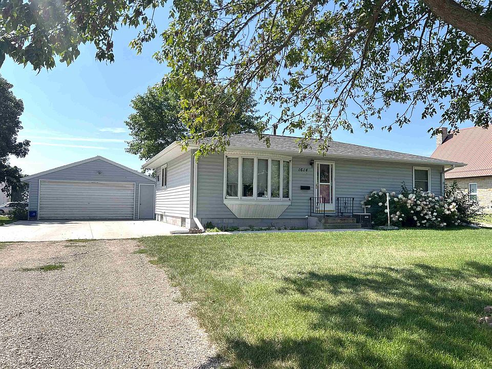 1st image of 1614 1st Ave N
