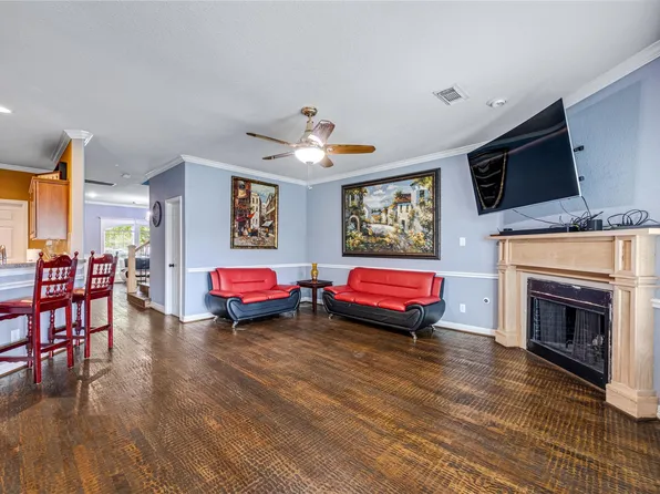 10502 Raven Crossing Ln, Houston, TX 77089