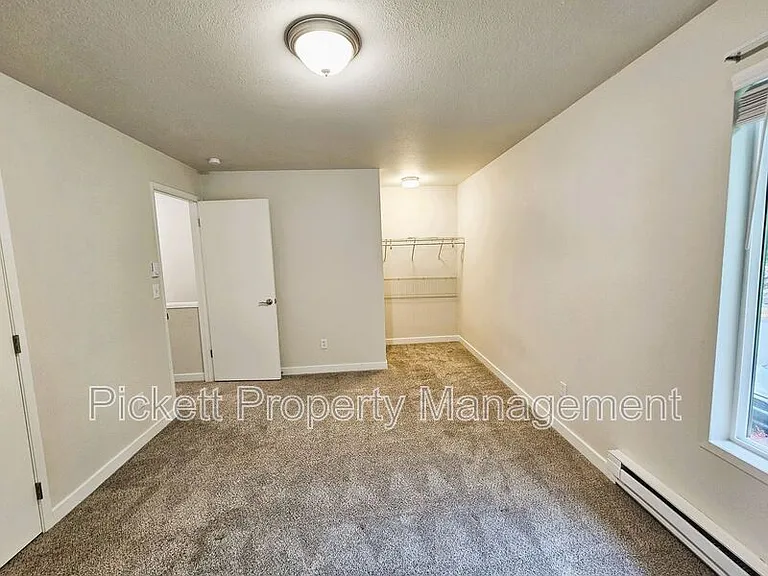 354 NW Edvard St #G — Photo 19