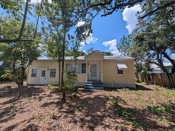 2nd image of 521 SW Halpatiokee Street