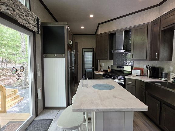 5th image of 107 Redwood Ln