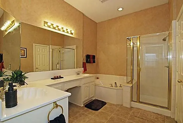 10374 Coach House Ln — Photo 8