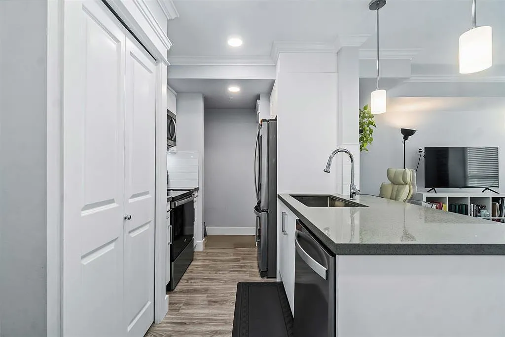 Building Photo - 2229 Atkins Ave #104