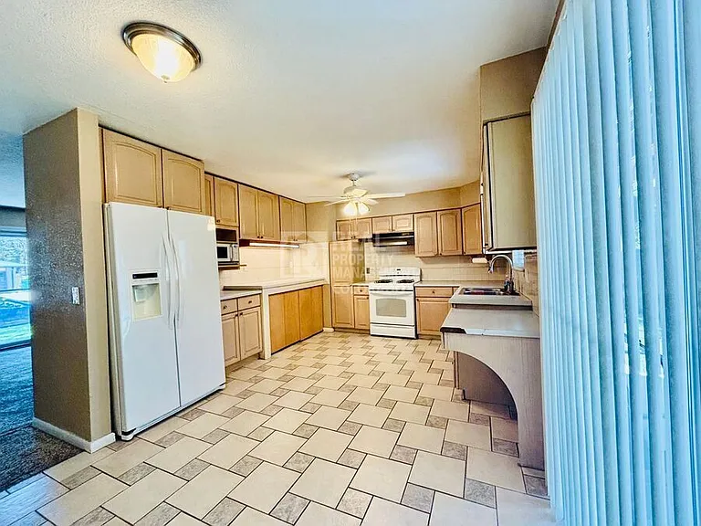 9301 Julian Way — Photo 3
