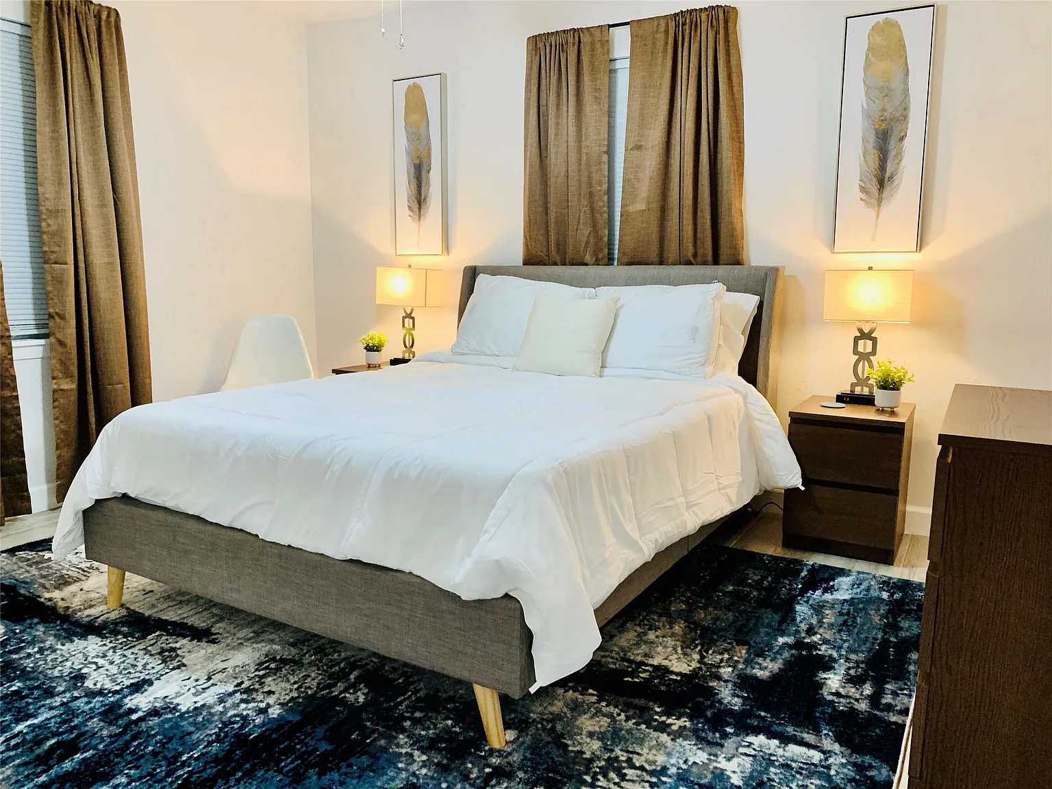 2 bed, 1.0 bath, 825 sqft, $4,000 — Photo 1