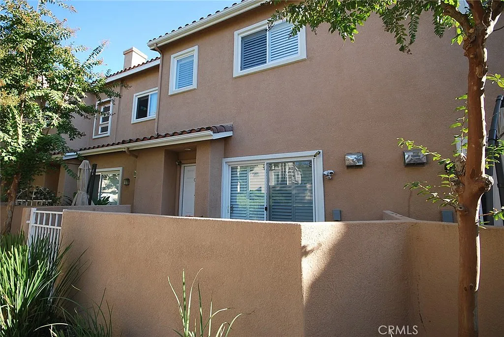 3 bed, 2.5 bath, 1614 sqft, $3,650 — Photo 1