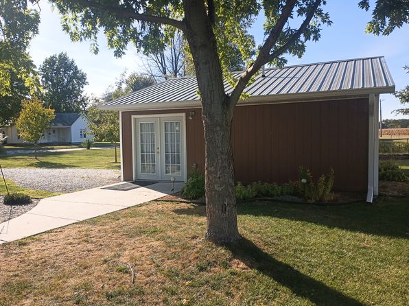 593 1/2 W Hail St, Bushnell, IL 61422