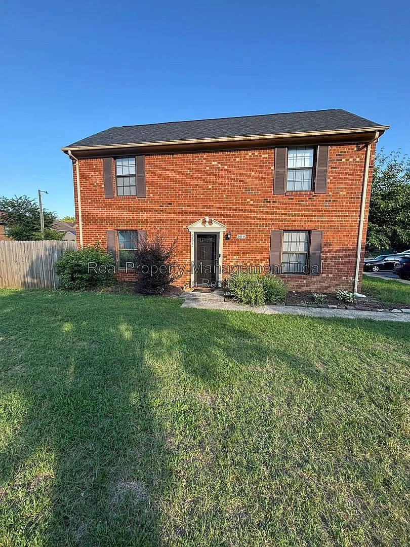 3 bed, 1.5 bath, 1440 sqft, $1,800 — Photo 2