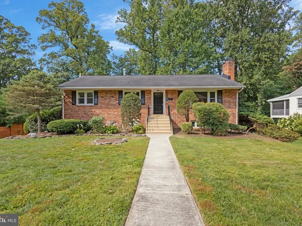 2342 Barbour Rd, Falls Church, VA 22043