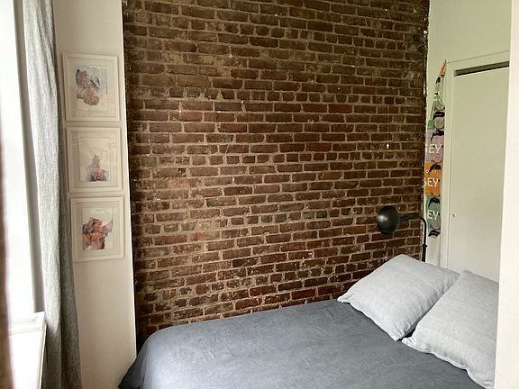 3rd image of 424 W 22nd St APT 5