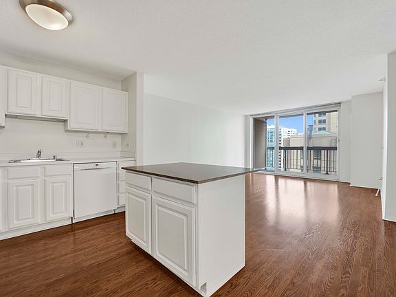 5th image of 545 N Dearborn St #16020