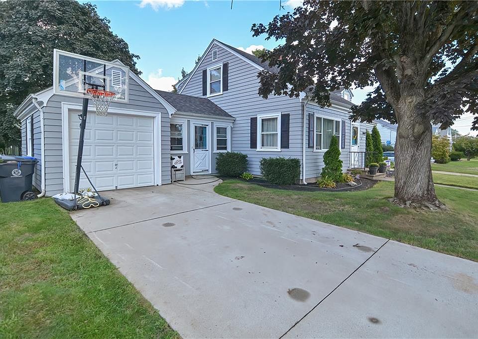 72 Wannamoisett Rd East Providence RI Zillow