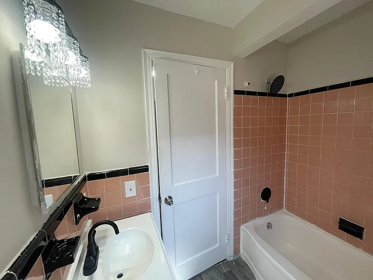 Detroit Luxury Living Apartments — Photo 29