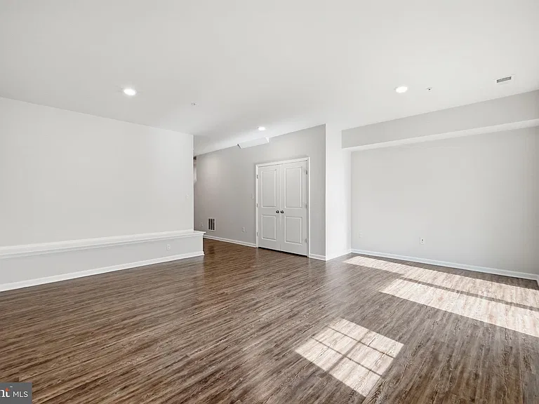 1806 Kellington Ct — Photo 6