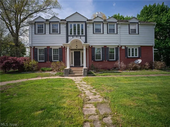 497 Moravian Trl, Uhrichsville, OH 44683