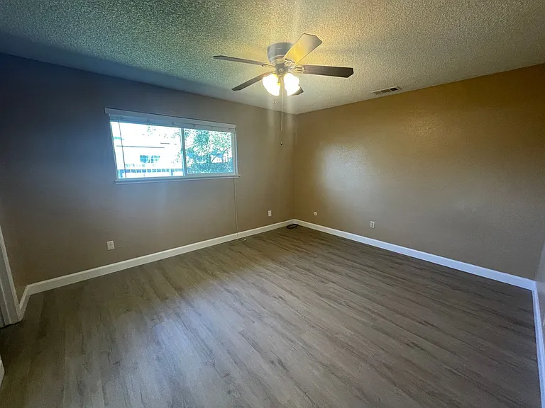 3233 Nightingale Dr — Photo 16