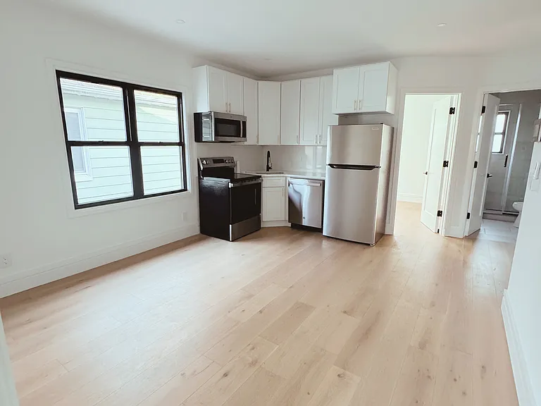 1725 Hone Ave — Photo 1