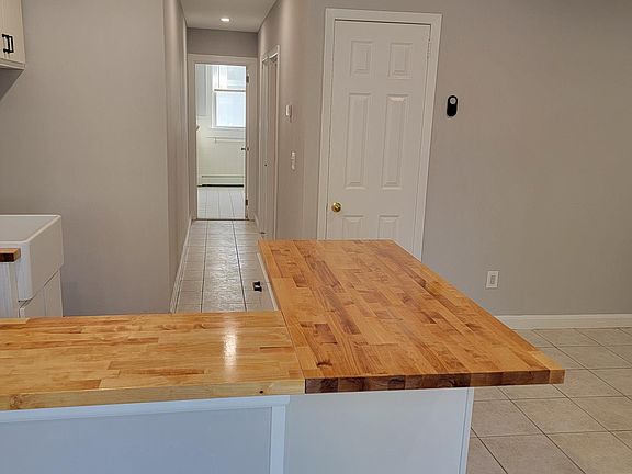 4th image of 310 Sea Cliff Ave